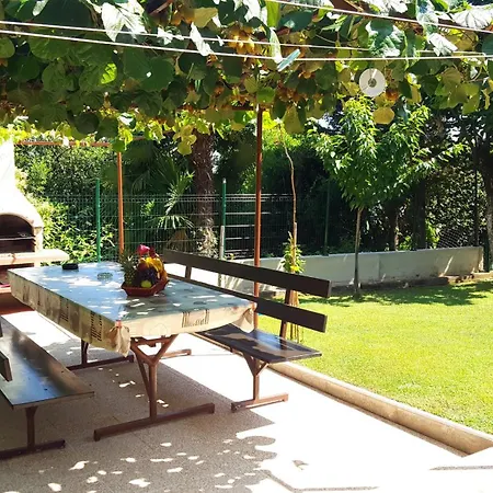 Mary's Garden Διαμέρισμα