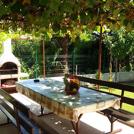 Apartament Mary's Garden *