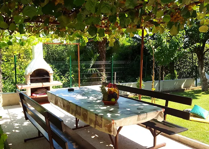 Апартаменты Mary's Garden *